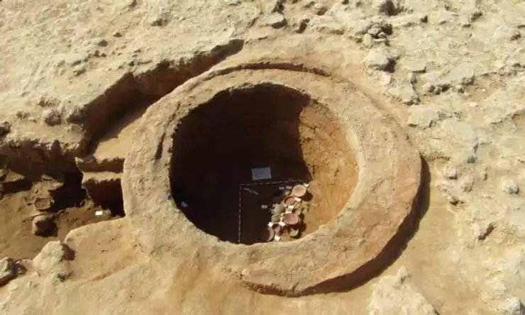 місце розкопок, дірка, фото