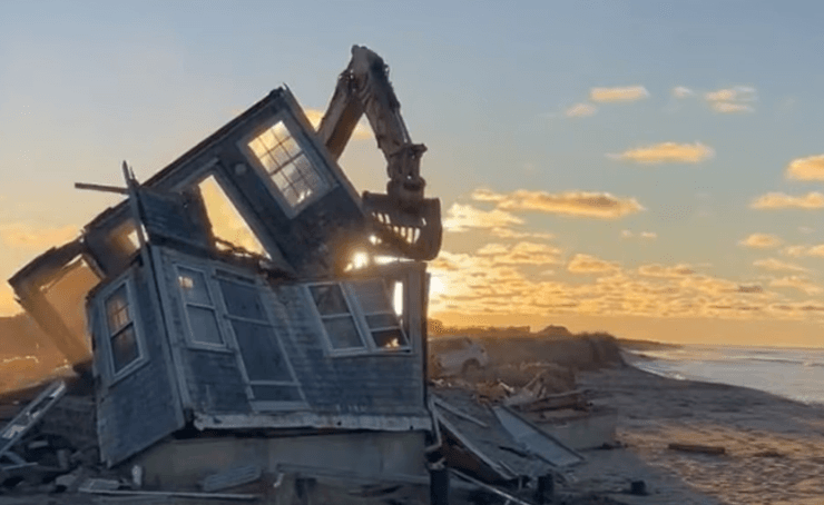 Снос остатков дома