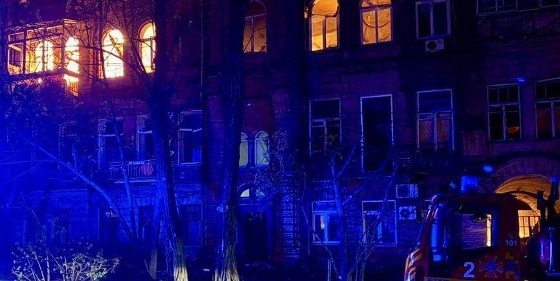 Росіяни вдарили ракетами по житлових кварталах Києва та Дніпра: що відомо (відео)