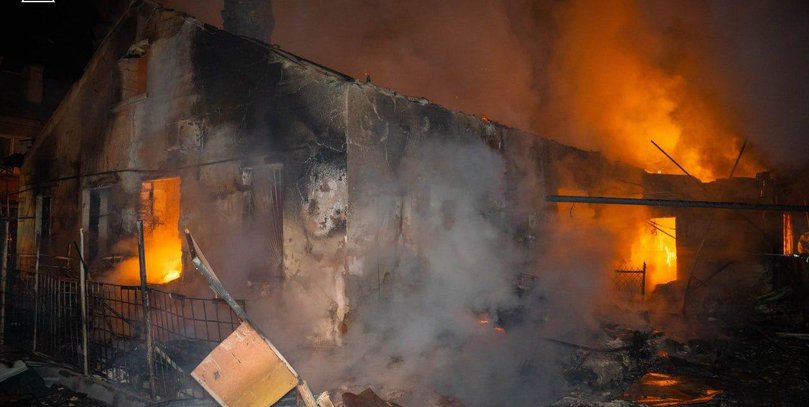 "Терор проти цивільного життя": ЗС РФ атакували Одесу 60 дронами вночі, — Зеленський (фото)