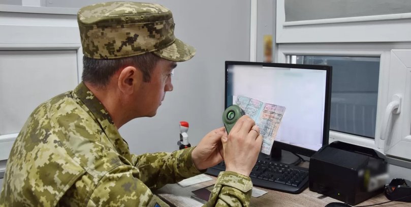 Штраф до 170 тисяч або тюрьма: уряд хоче посилити покарання за незаконний виїзд за кордон