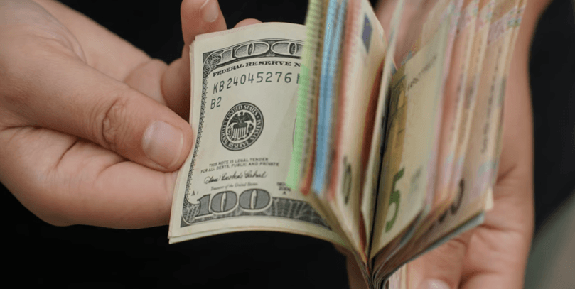 Доллар по 44: как война в Иране "подорвала" курс гривны и каких изменений ждать дальше