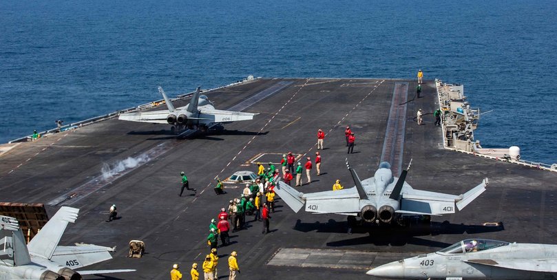 Дим над Перською затокою: Іран атакував танкери і нафтову платформу (фото)