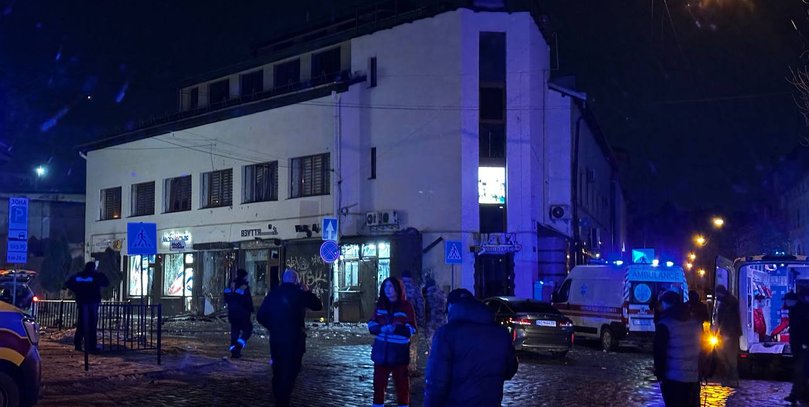 "Чули у всіх районах": у Львові без тривоги пролунали сильні вибухи, є загиблі і поранені (відео)