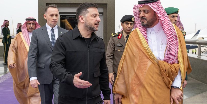 Заплановані важливі зустрічі: Володимир Зеленський прибув до Саудівської Аравії (відео)