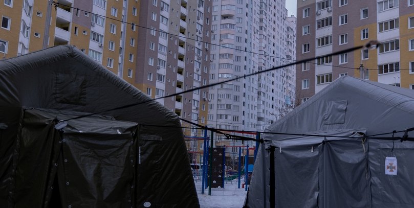 Графіки відключень на 10 лютого: хто сидітиме без світла понад 15 годин