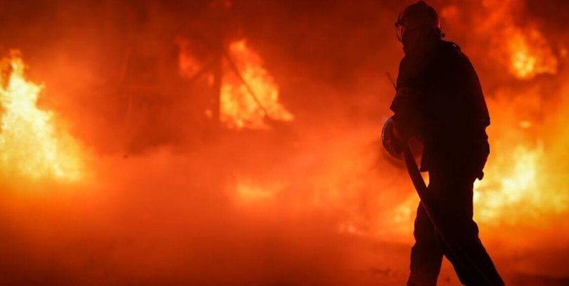 Пошкоджені житлові будинки, здійнялися пожежі та є поранені: перші наслідки масованої атаки на Київ