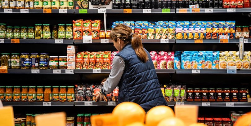 Несмотря на отключение света, супермаркеты Киева работают: правительство координирует их работу, — Свириденко