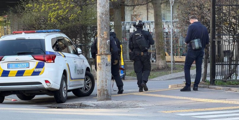 У київській лікарні померла жінка, яку поранив стрілець: Зеленський відреагував на теракт