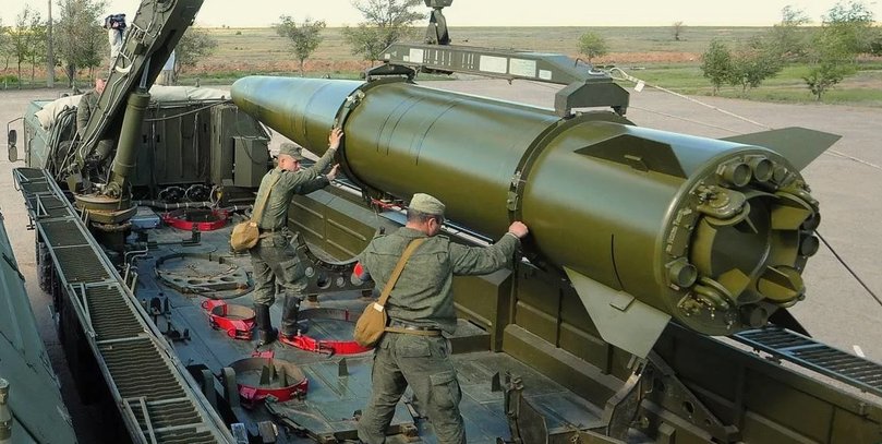 "Птахи" СБС влучили по двох базах ОТРК "Іскандер": як палали склади та техніка ЗС РФ (відео)