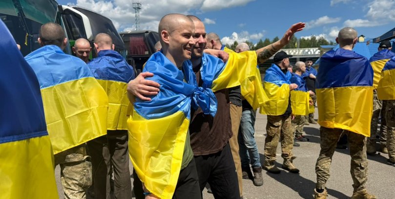 Между Украиной и Россией состоялся обмен пленными: домой вернулись 185 защитников