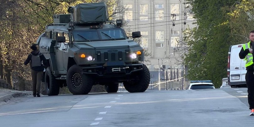 Стрільця, який захопив заручників у Києві, ліквідували під час затримання