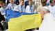 Поцеловал желто-голубой флаг: Папа Римский встретился с детьми из Украины (фото)