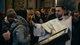 "Я Богу верю, а не врачам". Православные украинцы ходят на службы и целуют мощи
