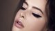 Пушистые брови и зацелованные губы. Каким будет макияж после карантина