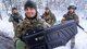 У Генштабі ЗСУ показали захисників із українською антидроновою рушницею Kvertus: що відомо