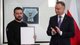 "Дроном будет быстрее": украинцы завалили сеть мемами по поводу отправки Зеленским ордена через "Новую Почту"