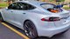 Уникальная Tesla с бензиновым мотором проехала почти 3000 км без подзарядки (видео)