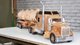 Умелец создал масштабную копию грузовика Kenworth из дерева (видео)