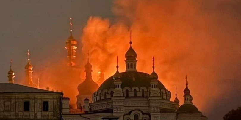 Пострадали жилые дома, горит Киево-Печерская лавра: первые последствия атаки россиян на Киев (видео)
