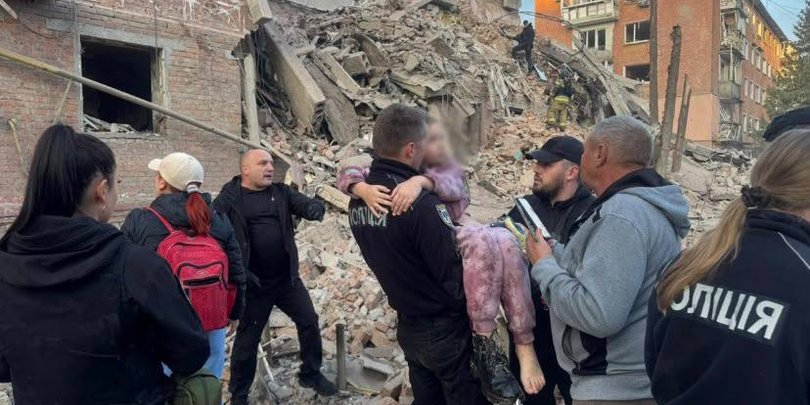 Руйнування в Кременчуці, загиблі у Києві та Прилуках: наслідки масованої атаки РФ на Україну (фото)