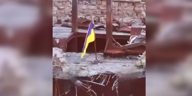 "Оккупанты отступают с позиций": ВСУ подняли флаг Украины на Кинбурнской косе (видео)