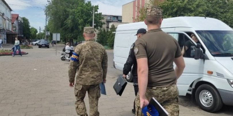 Во Львовской области произошел взрыв возле здания ТЦК: есть раненые