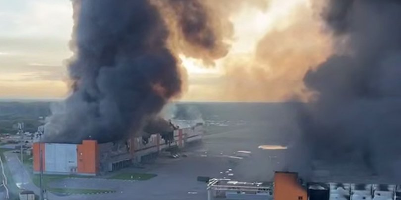 "Досі трясе": Wildberries підтвердила пошкодження складів у Петербурзі (відео)