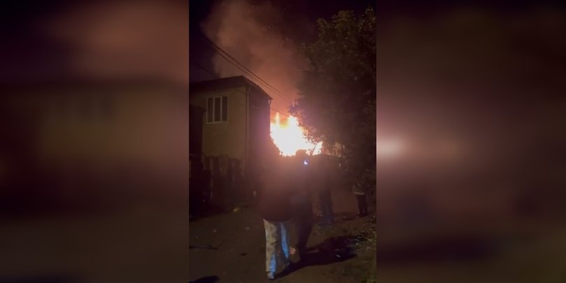 "Люди кричат": в Киеве после атаки РФ горят частные жилые дома, по городу — разрушения