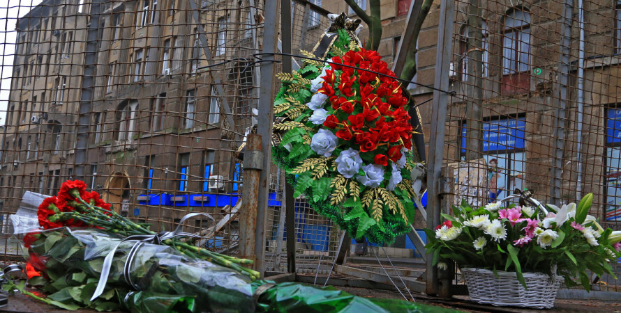 цветы, сгоревшее здание, одесса, колледж