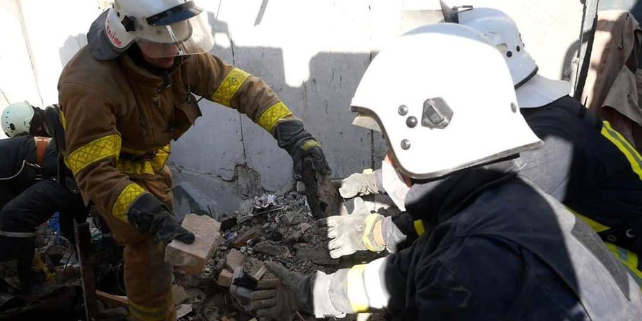 запоріжжя 02.03.23, незалежної україни 67 запоріжжя, ракетний удар запоріжжя, рятувальники
