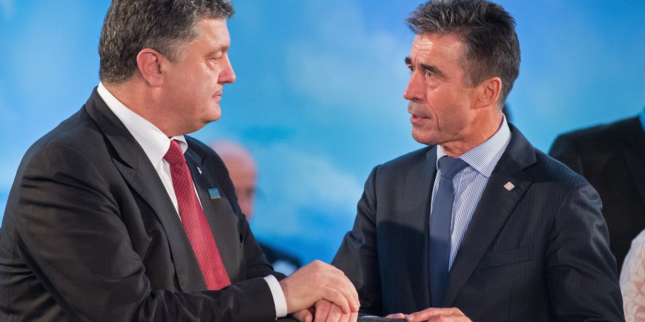 Петр Порошенко и Андерс Фог Расмуссен на саммите НАТО / Фото Getty Images