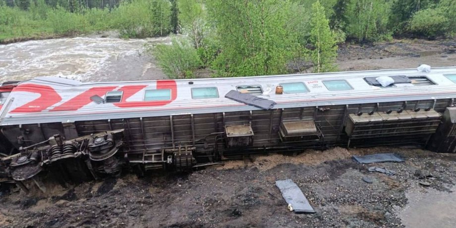 Комі, зійшов потяг, сходження вагонів, сходження потягу, зійшли вагони