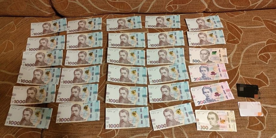 гроші, гривні, валюта, українська валюта, конфісковані кошти, речові докази