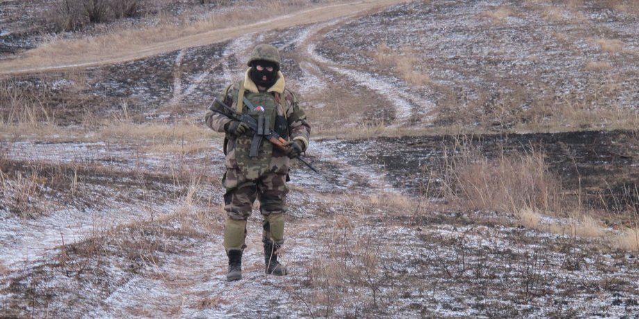 Боец "Азова" в Донбассе / Фото пресс-центра полка "Азов"