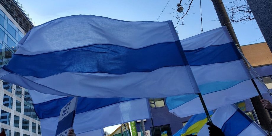 супружеская пара, Беларусь, центр Москвы, воздушные шарики, оппозиционный флаг, Легион "Свобода России"