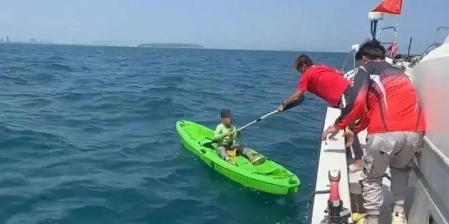 Мальчик провел ночь в открытом море, как это могло случиться, подробности курьезного случая