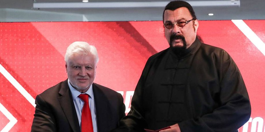 Стивен Сигал, сигал, актер, справедливая россия, партия, сигал вступил в справедливую россию, член партии, голливуд