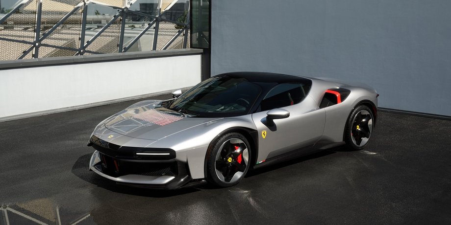 суперкар Ferrari CZ26