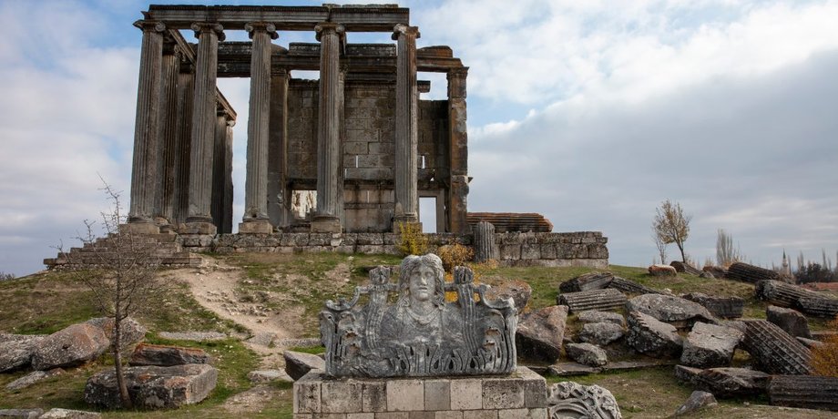 храм Зевса, Айзаной, статуи, фото
