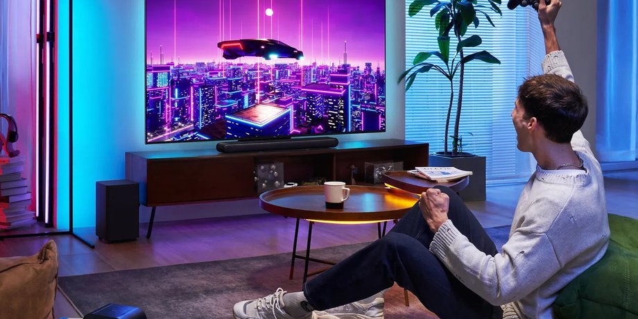 Телевізор TCL в інтер'єрі