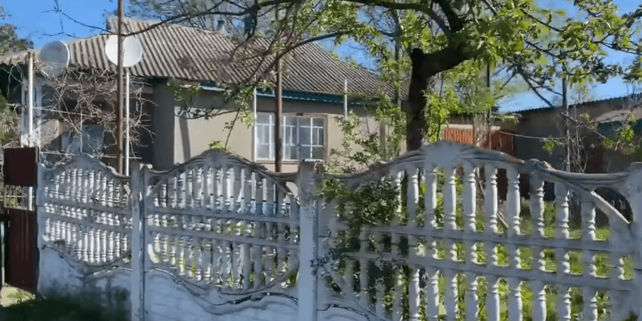 Чоловік купив хату в селі