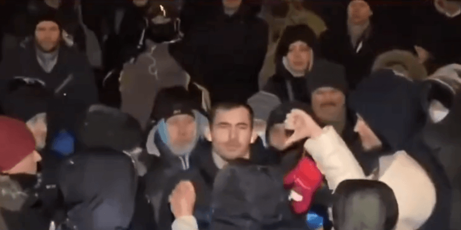 митинг в поддержку порошенко, нападение на журналиста, Тимур Страхов, журналист телеканала НАШ