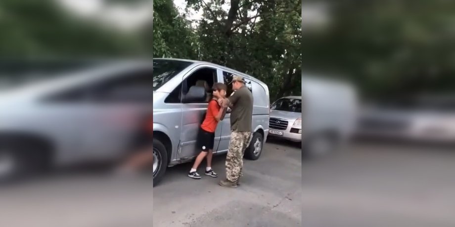 нападение мужчины в военной форме на подростка в Одессе 18 августа