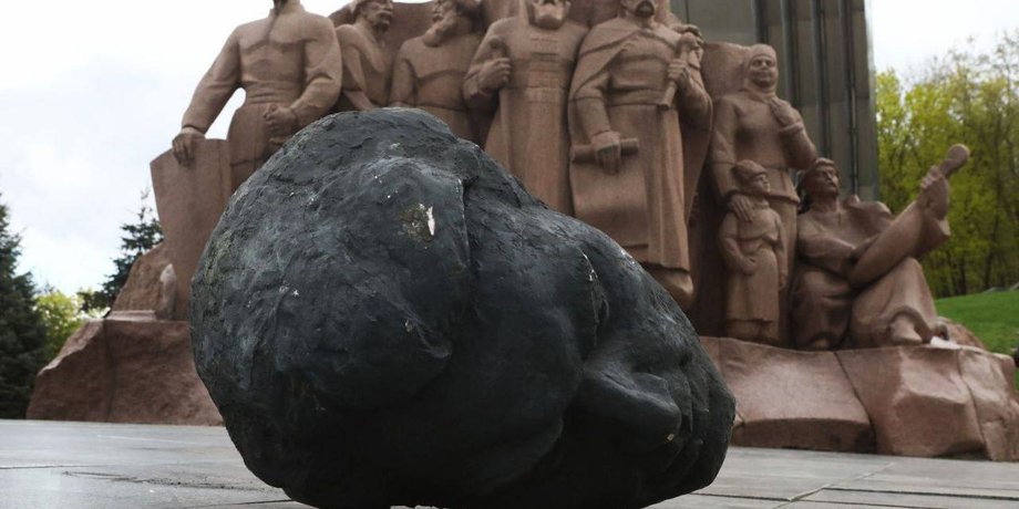 памятник дружба народов, дружба народов киев, снос памятника дружба народов, демонтаж памятника