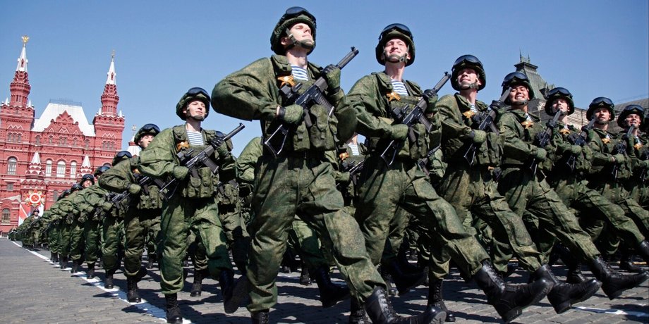 Российские солдаты на Красной площади. российские солдаты,