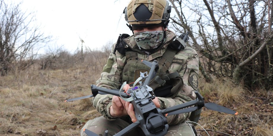 військовий, дрон, безпілотник
