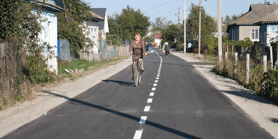 дорога в селе, сельская дорога, построили дорогу, новая дорога