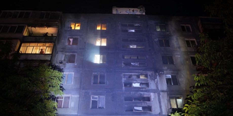 В ходе российской атаки в Запорожье и Киеве пострадали жилые дома поврежден жилой дом в Запорожье из-за атаки РФ в ночь на 25 августа