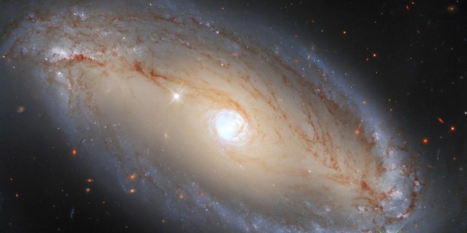 Галактика NGC 5728.
